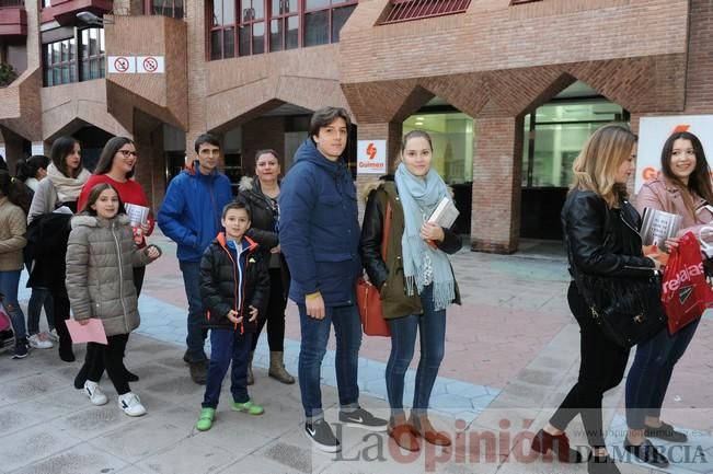 Javier Castillo firma su nueva novela, 'El día que se perdió el amor', en la Casa del Libro de Murcia