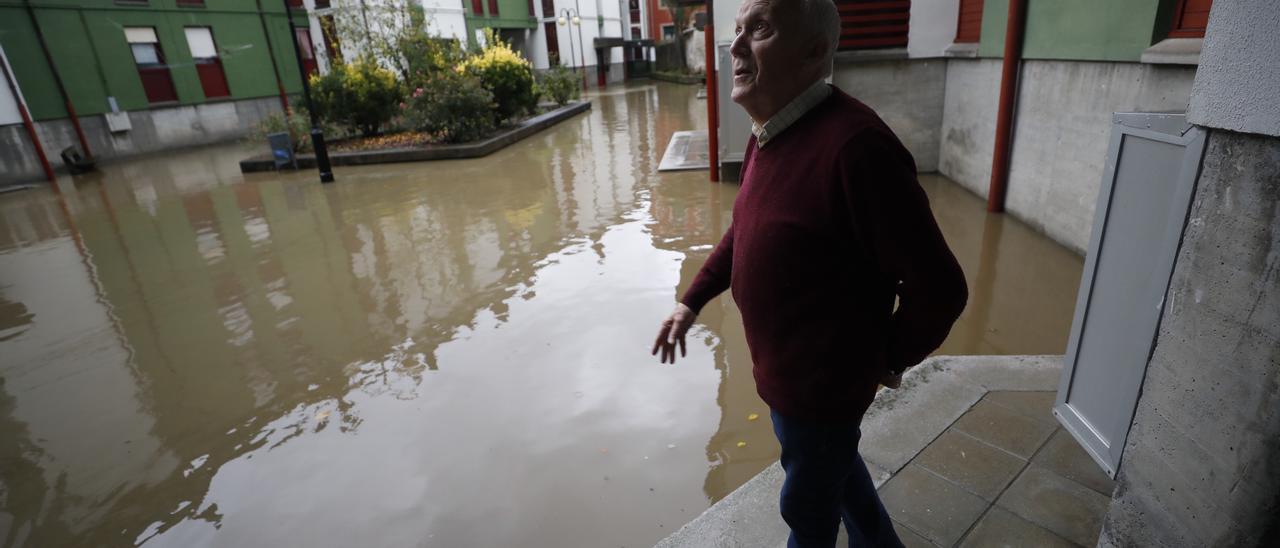 Zona residencial inundada en Arriondas.