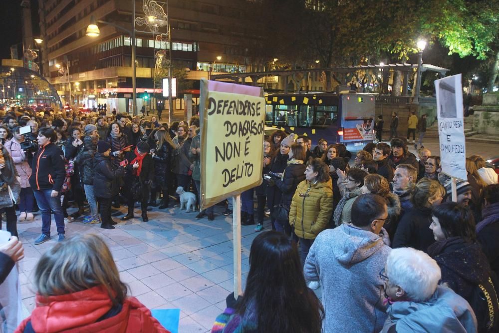 Concentración ciudadana en Ourense en protesta por el cierre del paritorio del hospital de Verín.