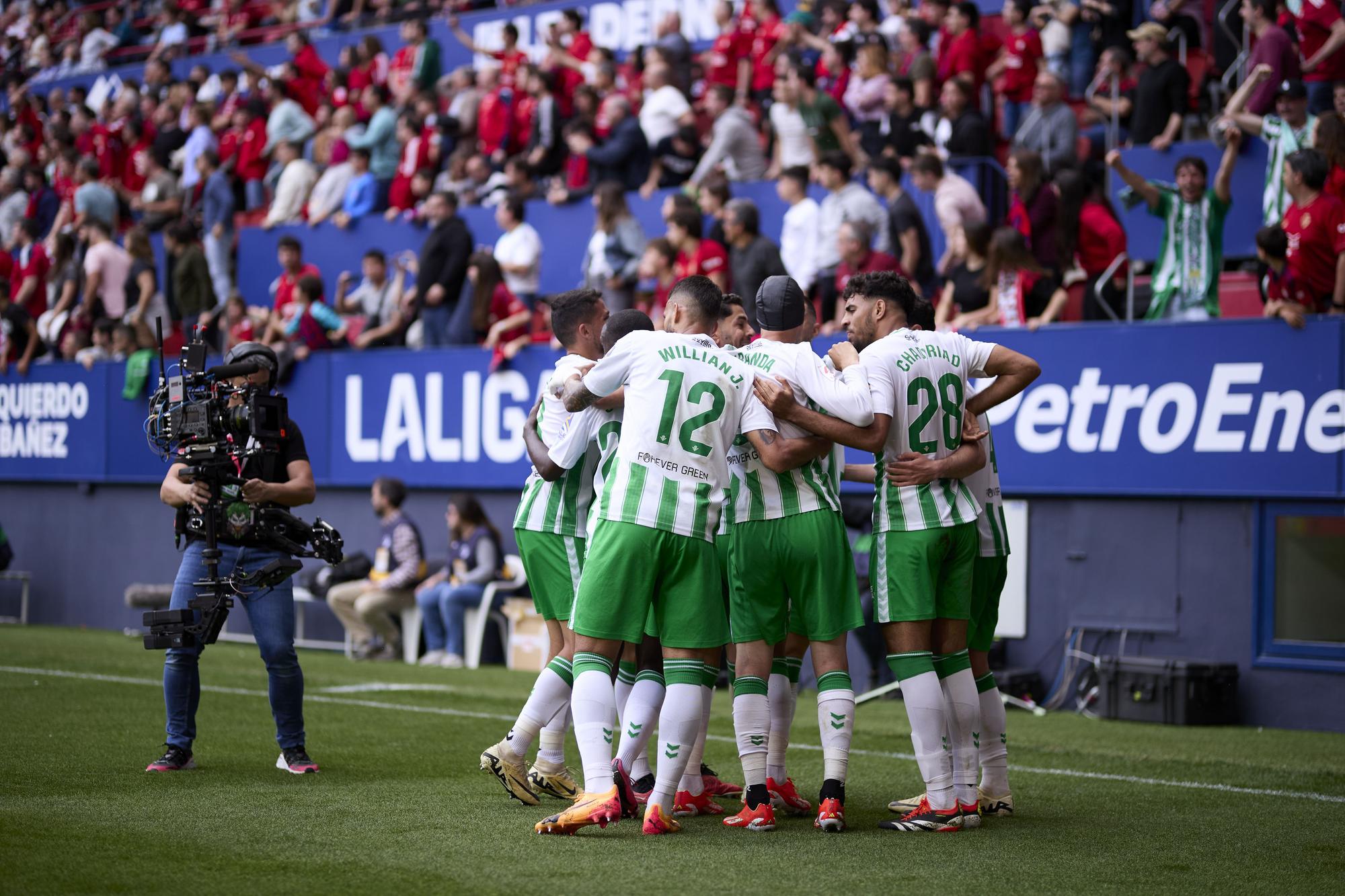 Ayoze Perez of Real Betis Balompie celebrates after scoring the team's first goal during the LaLiga EA Sports match between CA Osasuna and Real Betis Balompie at El Sadar on May 5, 2024, in Pamplona, Spain. AFP7 05/05/2024 ONLY FOR USE IN SPAIN / Ricardo Larreina / AFP7 / Europa Press;2024;SPAIN;Soccer;Sport;ZSOCCER;ZSPORT;CA Osasuna v Real Betis - La Liga EA Sports;