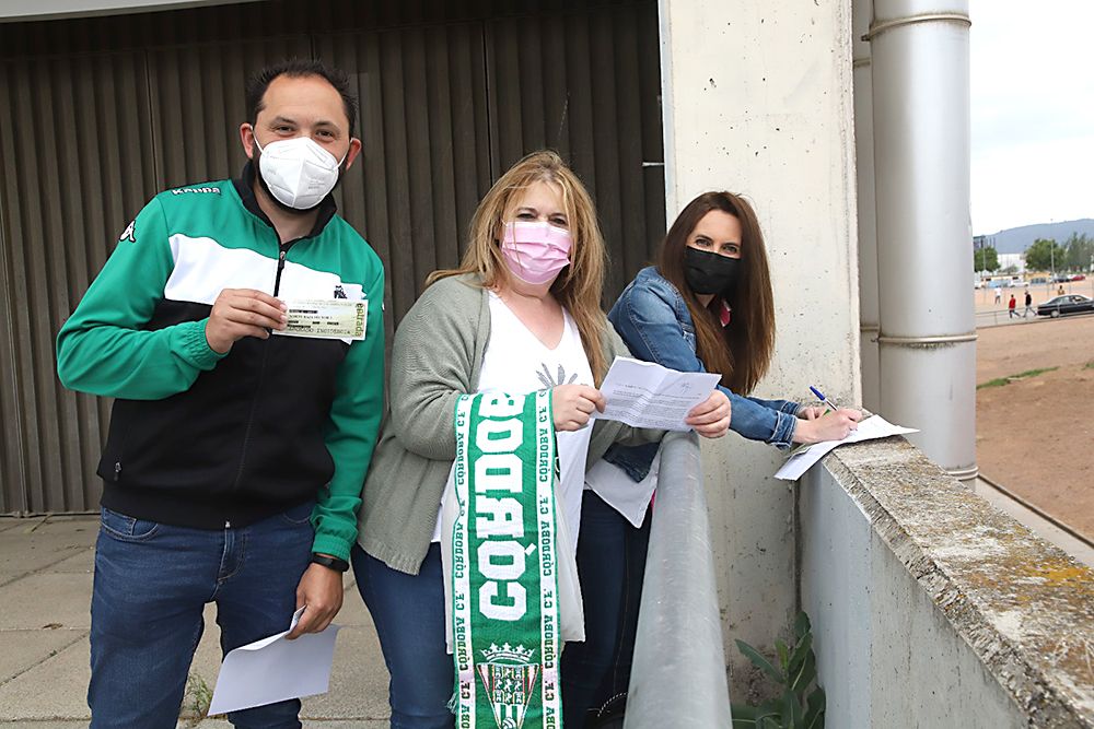 Aficionados asistentes al encuentro Córdoba CF-Cádiz B