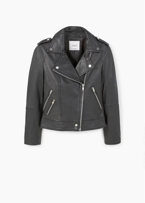 Copia el look de Emma Watson: biker Mango