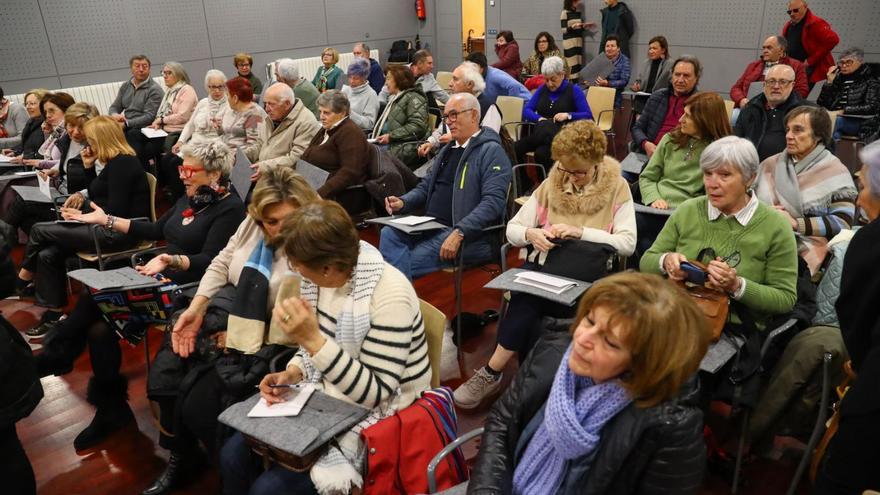 Sesenta mayores de 50 años abren la cuarta edición del ciclo corto de la USC en Vilagarcía