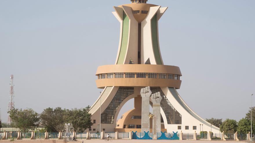 Monumento a los Héroes Nacionales en Uagadugú, capital de Burkina Faso.