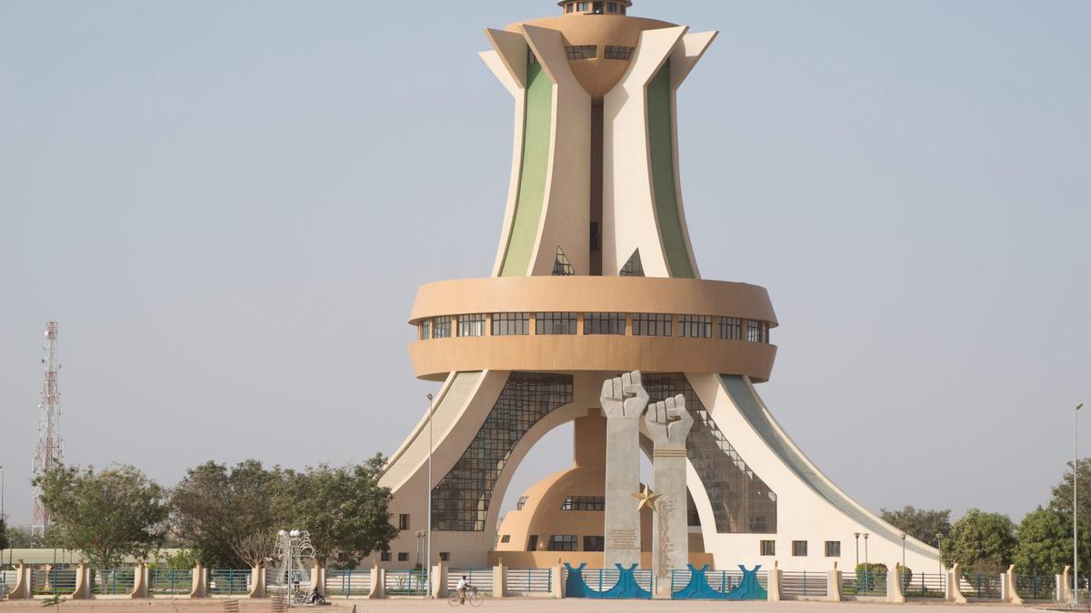 Monumento a los Héroes Nacionales en Uagadugú, capital de Burkina Faso.