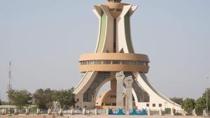 Archivo - Monumento a los Héroes Nacionales en Uagadugú, capital de Burkina Faso