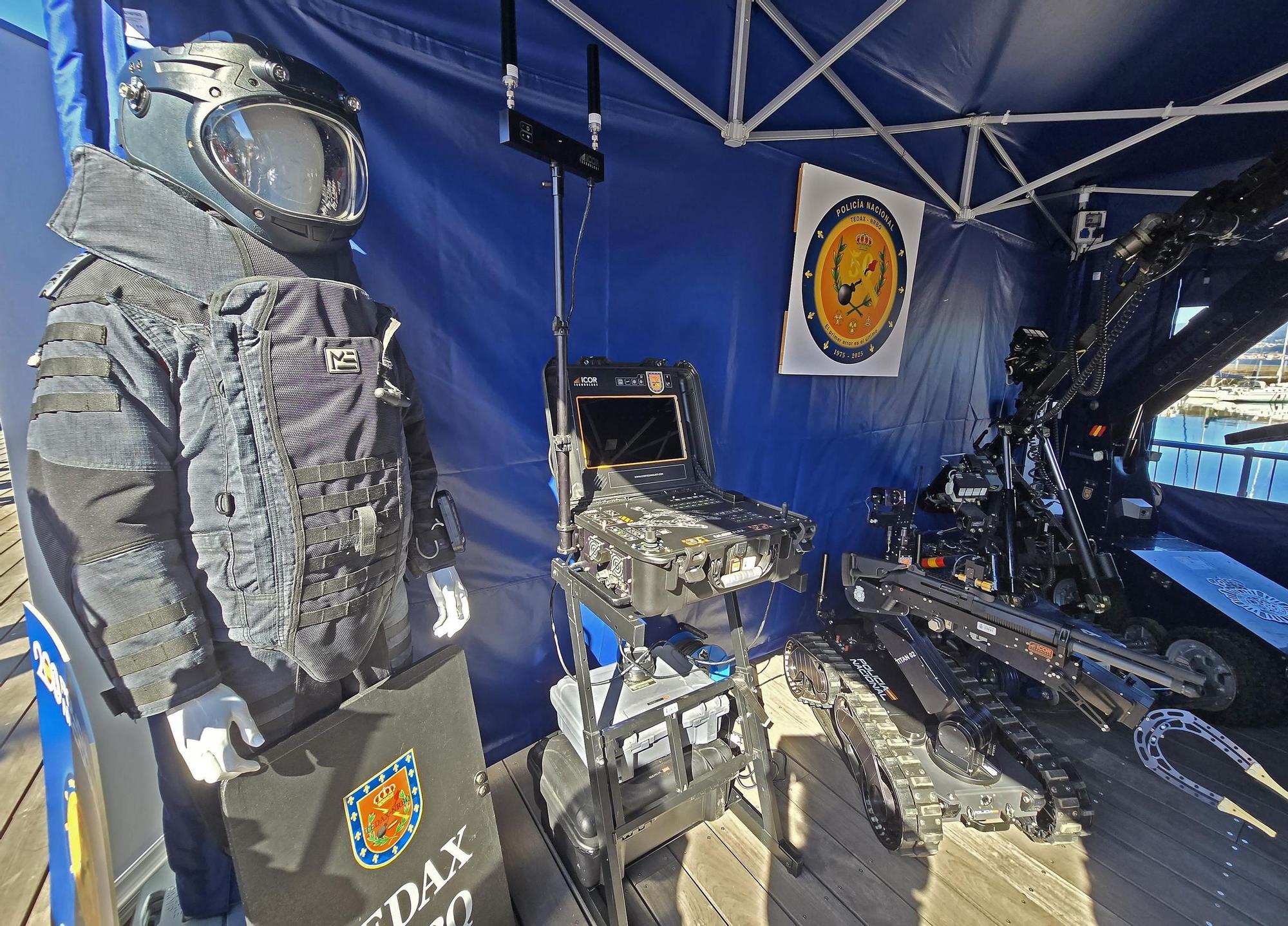 Vigo inaugura con la "Exposición de Medios" las celebraciones del Día de la Policía Nacional