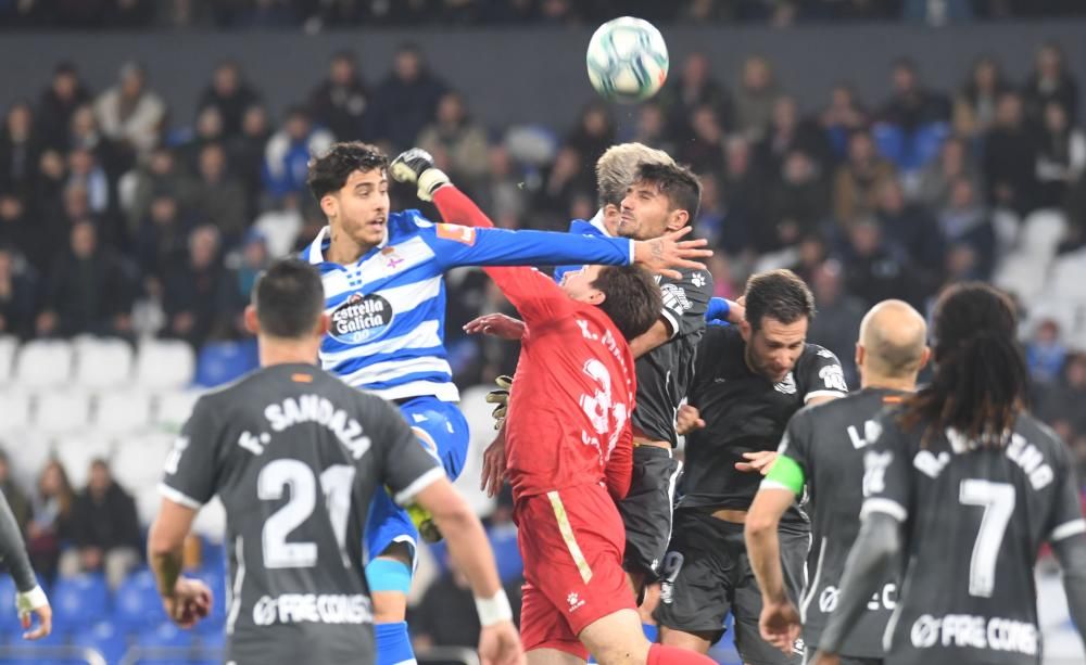 El Dépor empata en Riazor con el Alcorcón