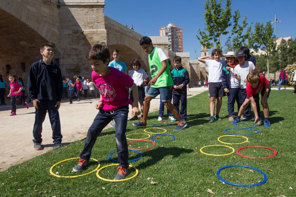 Actividades en el jardín del Túria, el antiguo cauce del río en València.