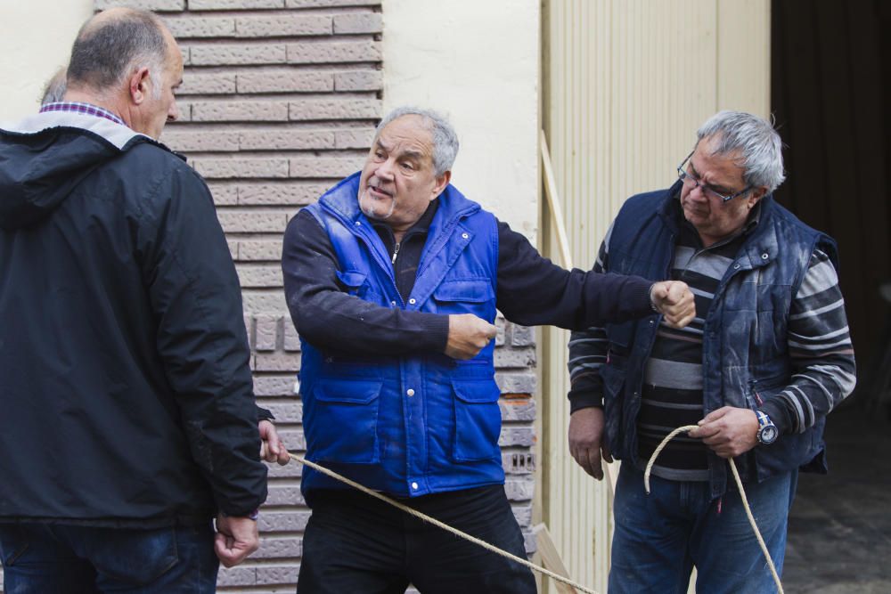 Simulacro de la plantá de la falla del ayuntamiento