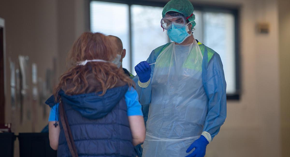 Salud confirma un brote en s'Arenal de Llucmajor con al menos 10 personas afectadas, todas convivientes