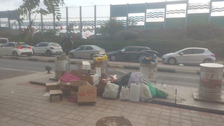 Los vecinos de Port Saplaya se quejan de la presencia de ratas por la acumulación de basura