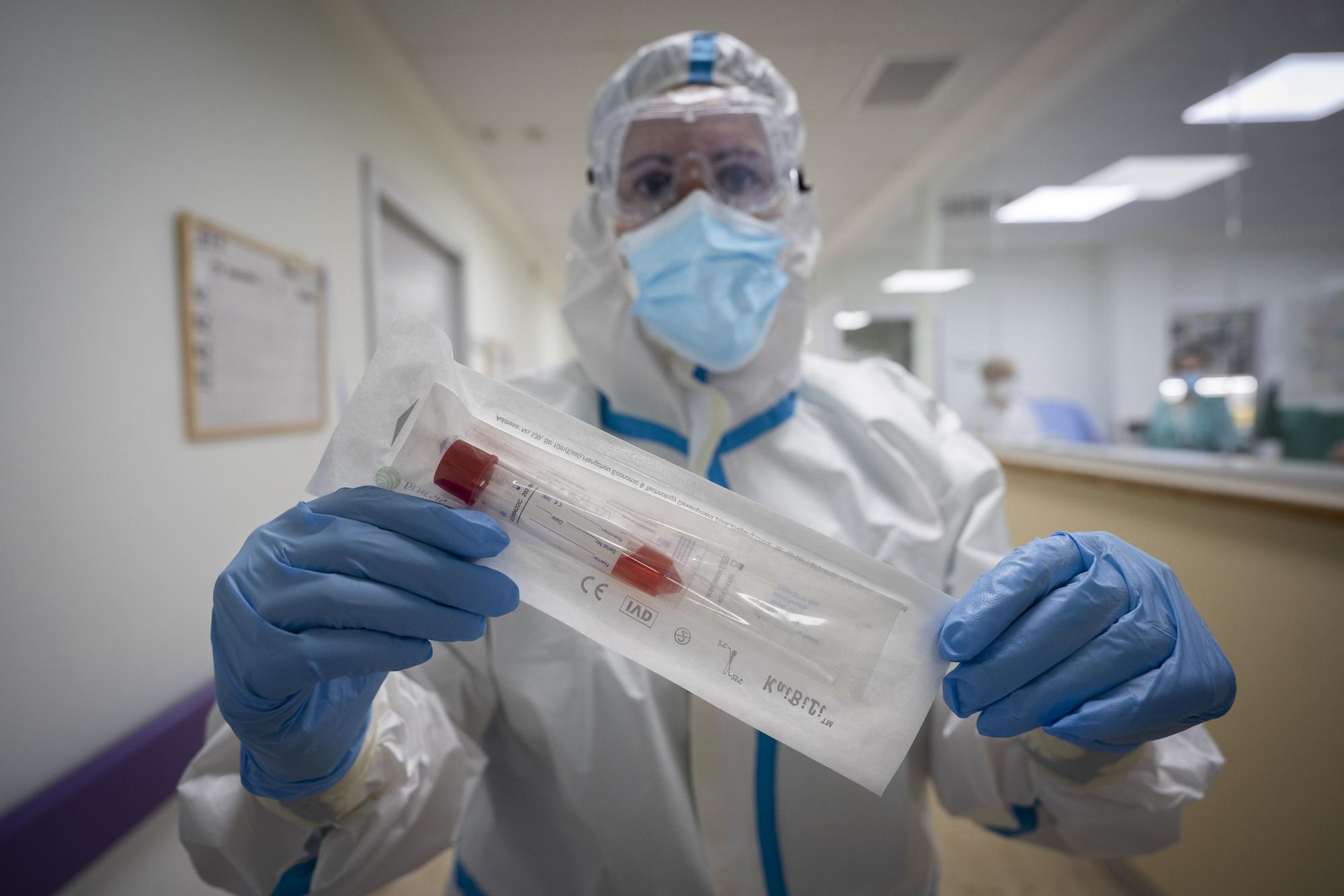 Levante-EMV entra en la sala covid del Hospital General de València: la lucha frente al coronavirus de cerca