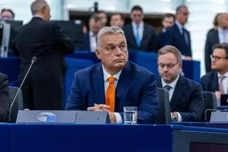 "¡Esto no es Eurovisión ni La Casa de Papel!": la reprimenda de Metsola a los eurodiputados que cantaban el 'Bella Ciao' contra Orbán