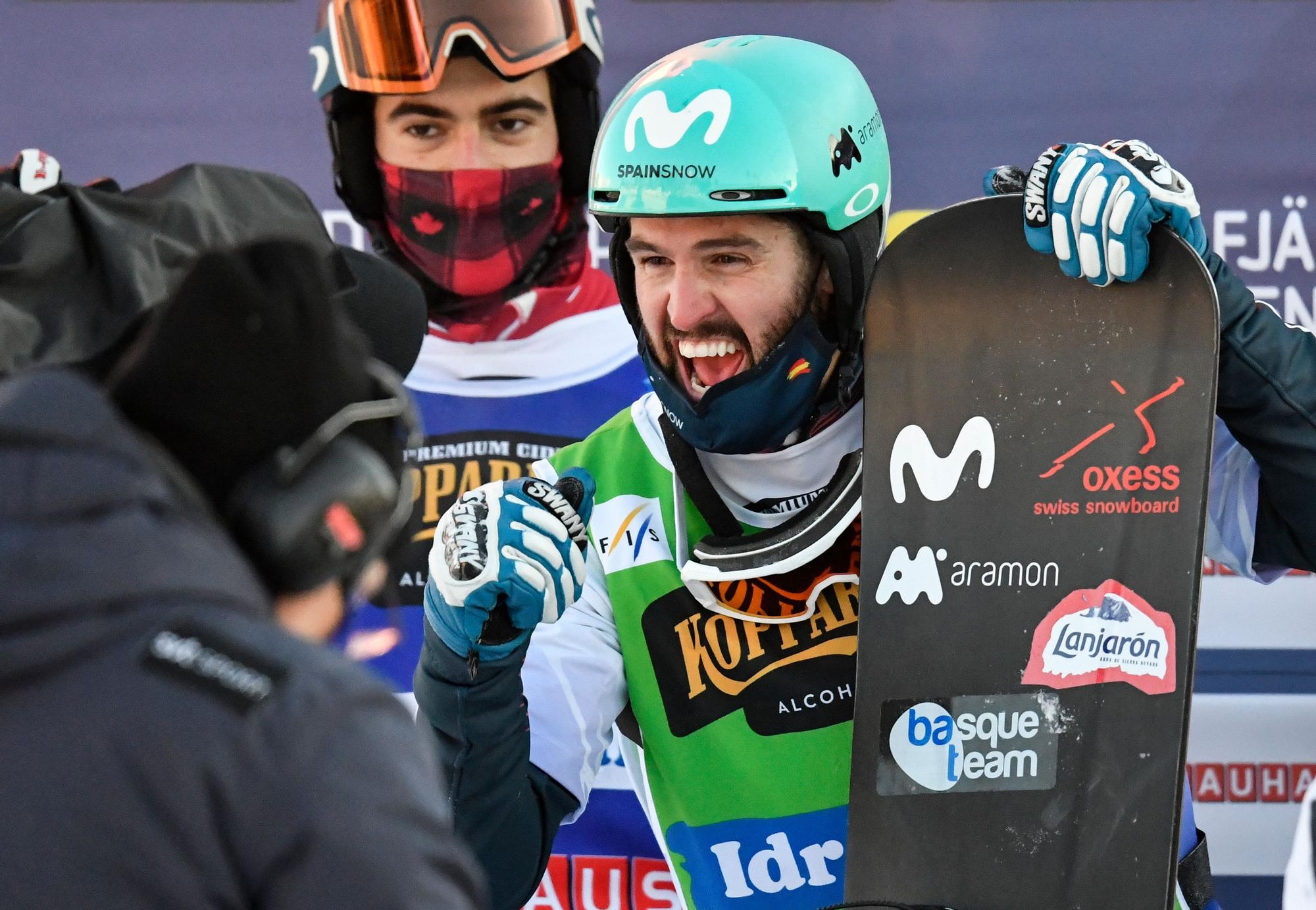 Lucas Eguibar celebra el oro.