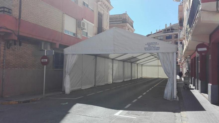 Carpa de la falla Sants Patrons, esta mañana