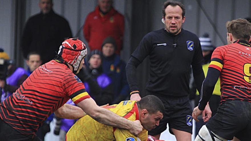 Aún colea el polémico arbitraje del rumano Iordachescu en el Bélgica-España de hace un año.