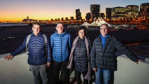 Juan Rubio, Enric Navarro, Rosario Ruiz y Tomás Montes, miembros de la plataforma Stop Concerts, en el parque del Fòrum, en Barcelona.