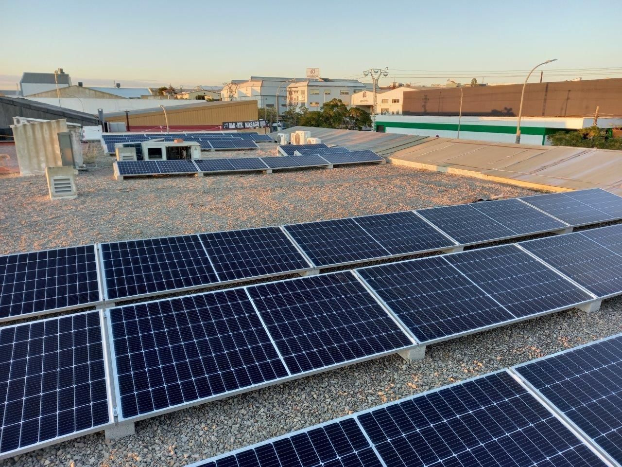 Instalación de placas fotovoltaicas en Fuente del Jarro