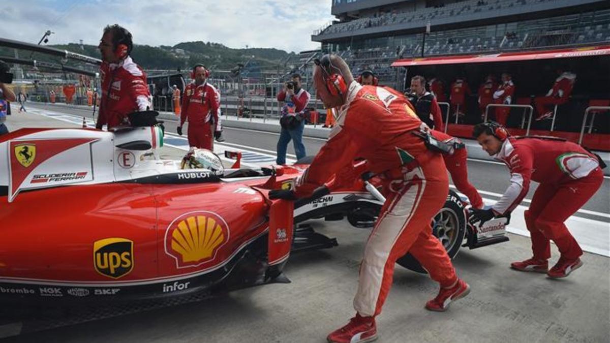 Vettel, con problemas de fiabilidad en su Ferrari