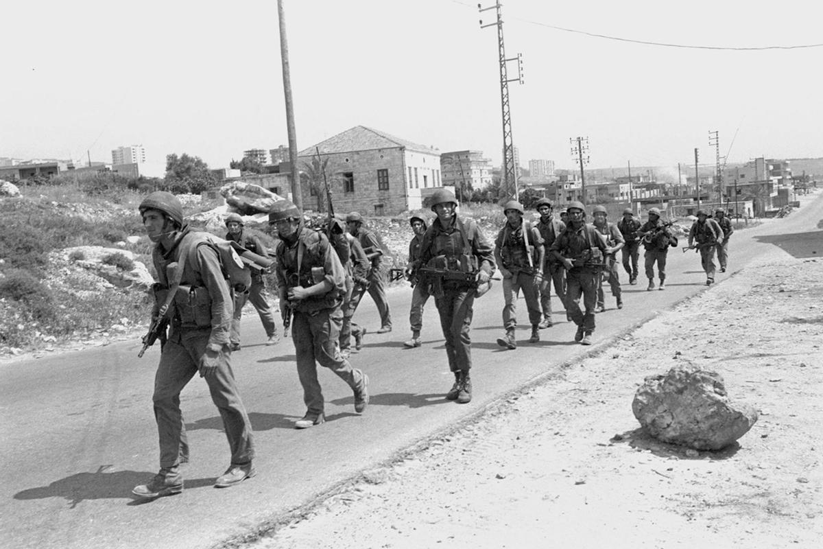 Tropas israelís en el Líbano durante la guerra de 1982.