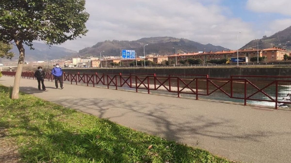 La zona del río Caudal donde se encontró el dinero.