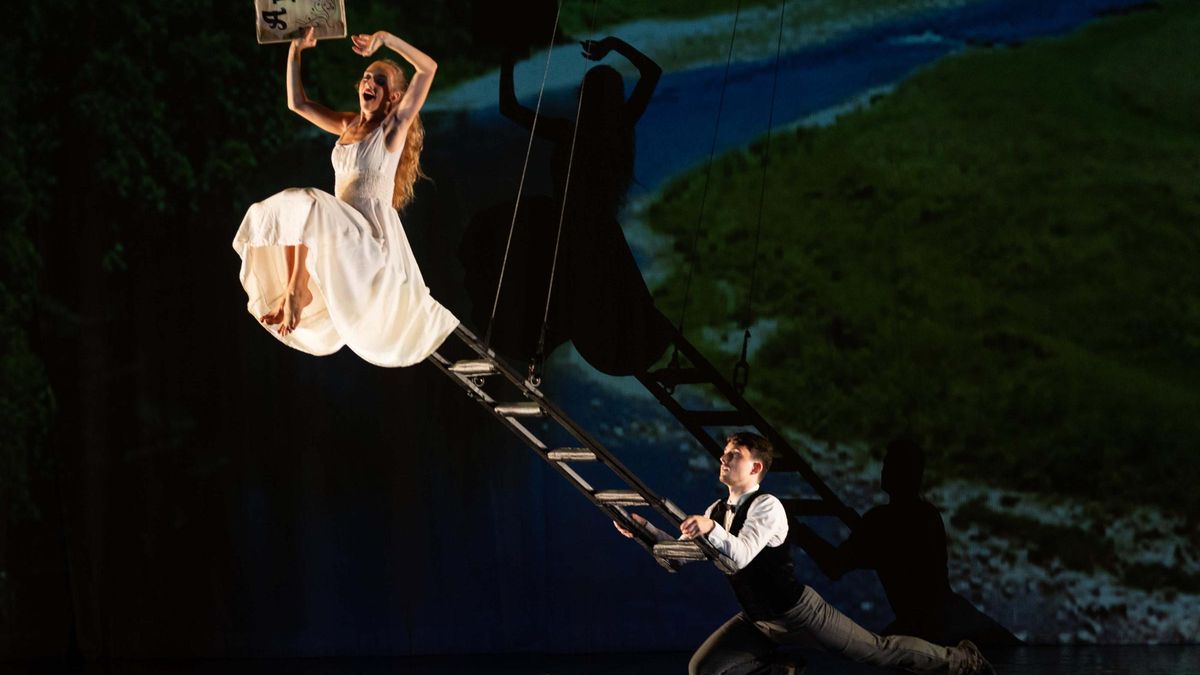 Momix presenta en A Coruña su nuevo espectáculo 'Alice'