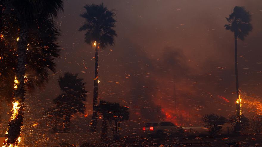 カリフォルニア州知事、山火事で非常事態宣言