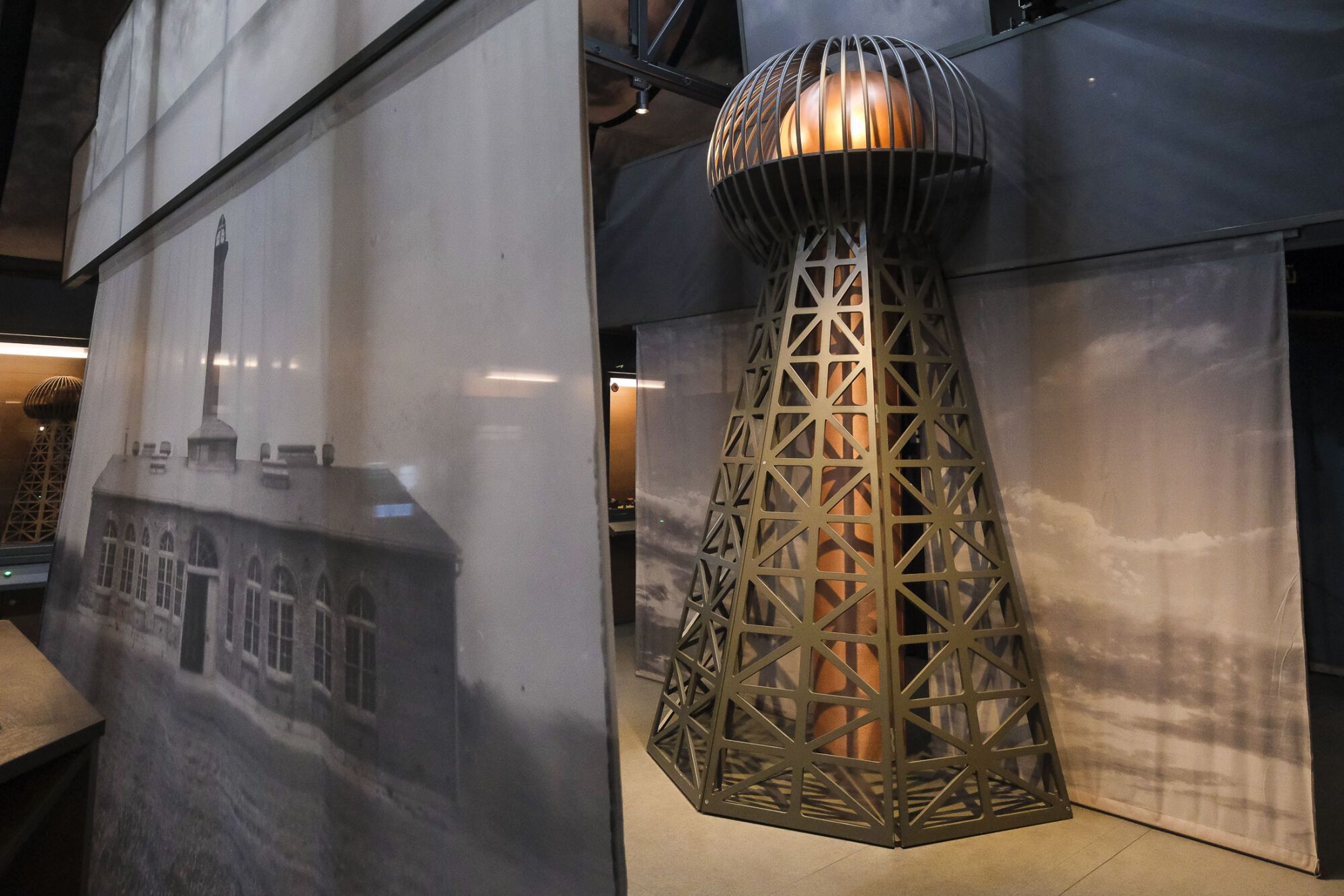 Exposición itinerante sobre Nikola Tesla en el parque de San Telmo