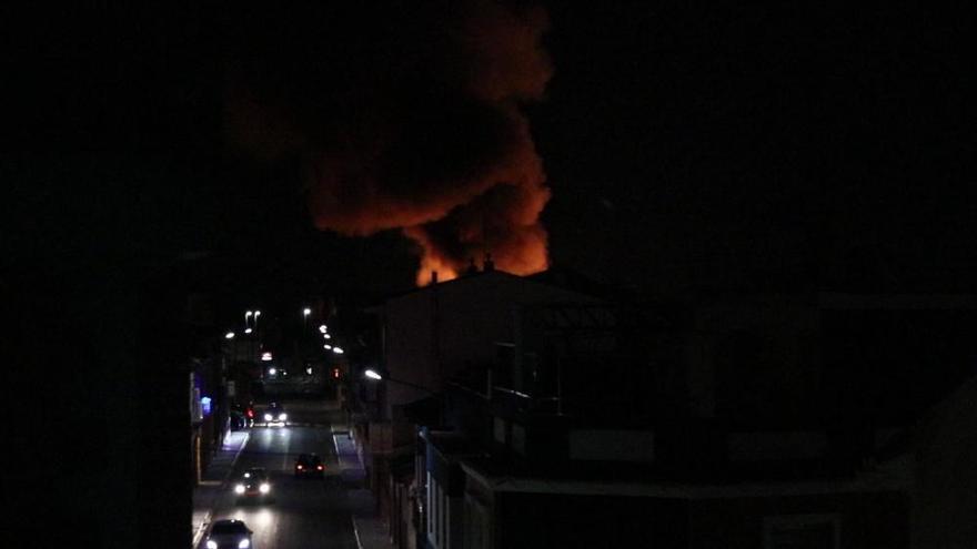 Incendio en una planta de reciclaje en Sollana