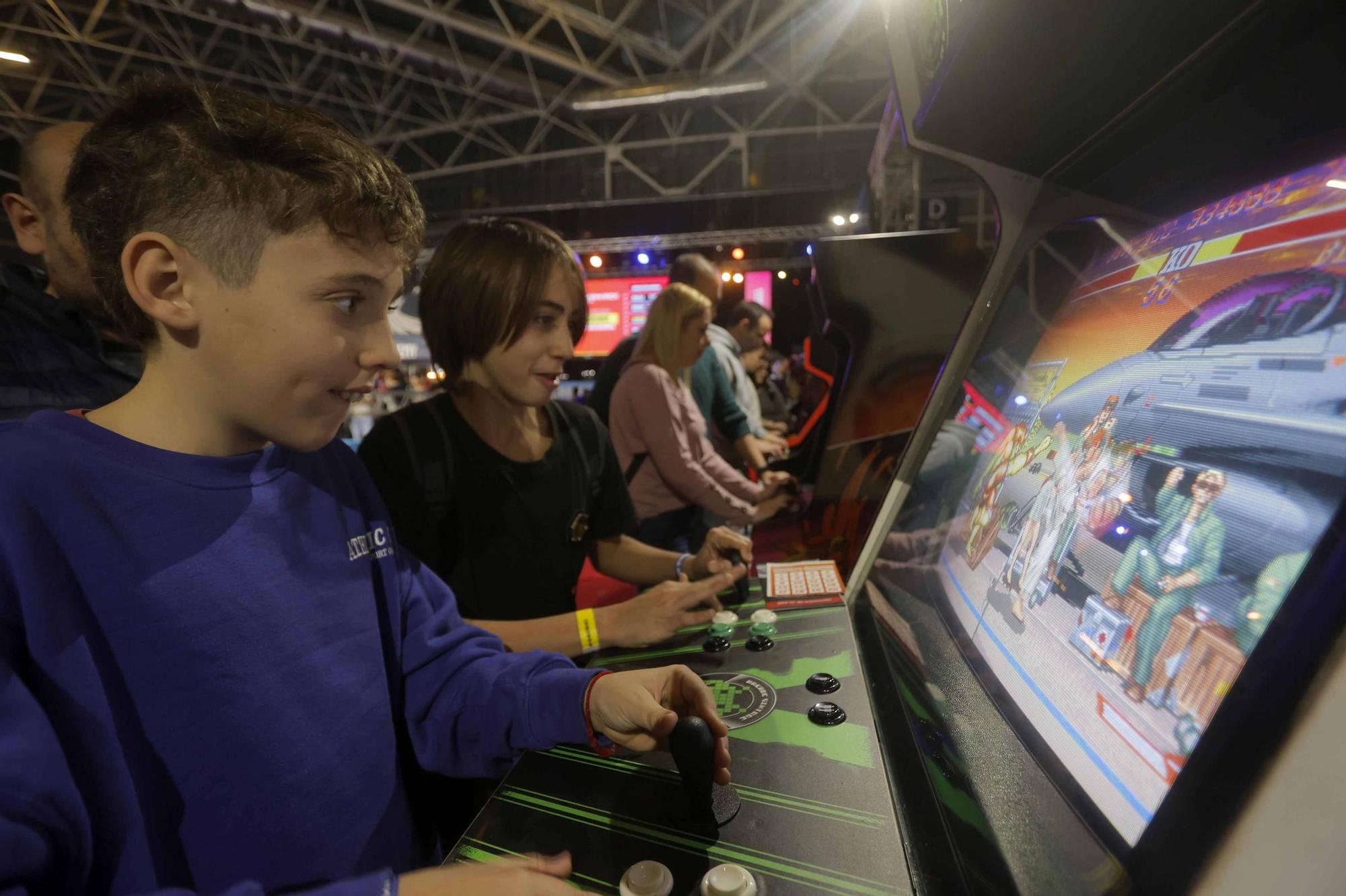 Los 'gamers' siguen jugando en la segunda jornada de la DreamHack Valencia 2023