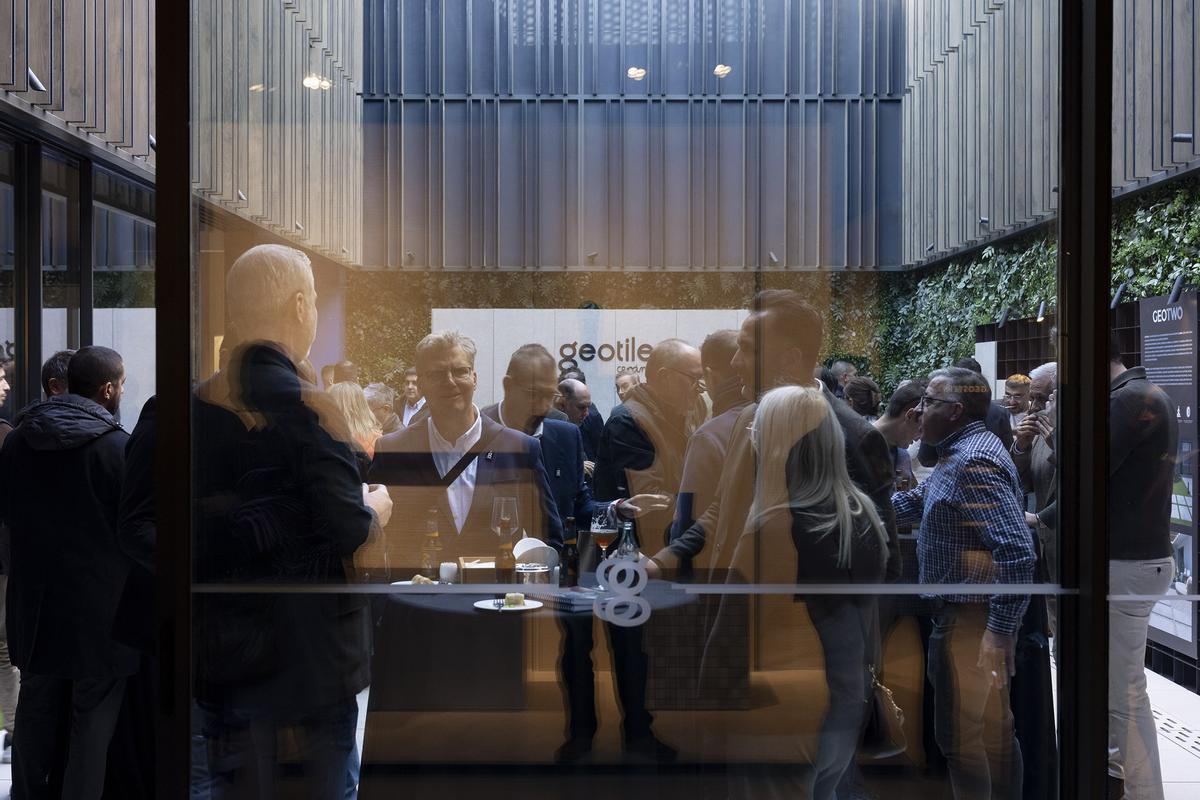 El estreno reunió a más de 300 clientes.