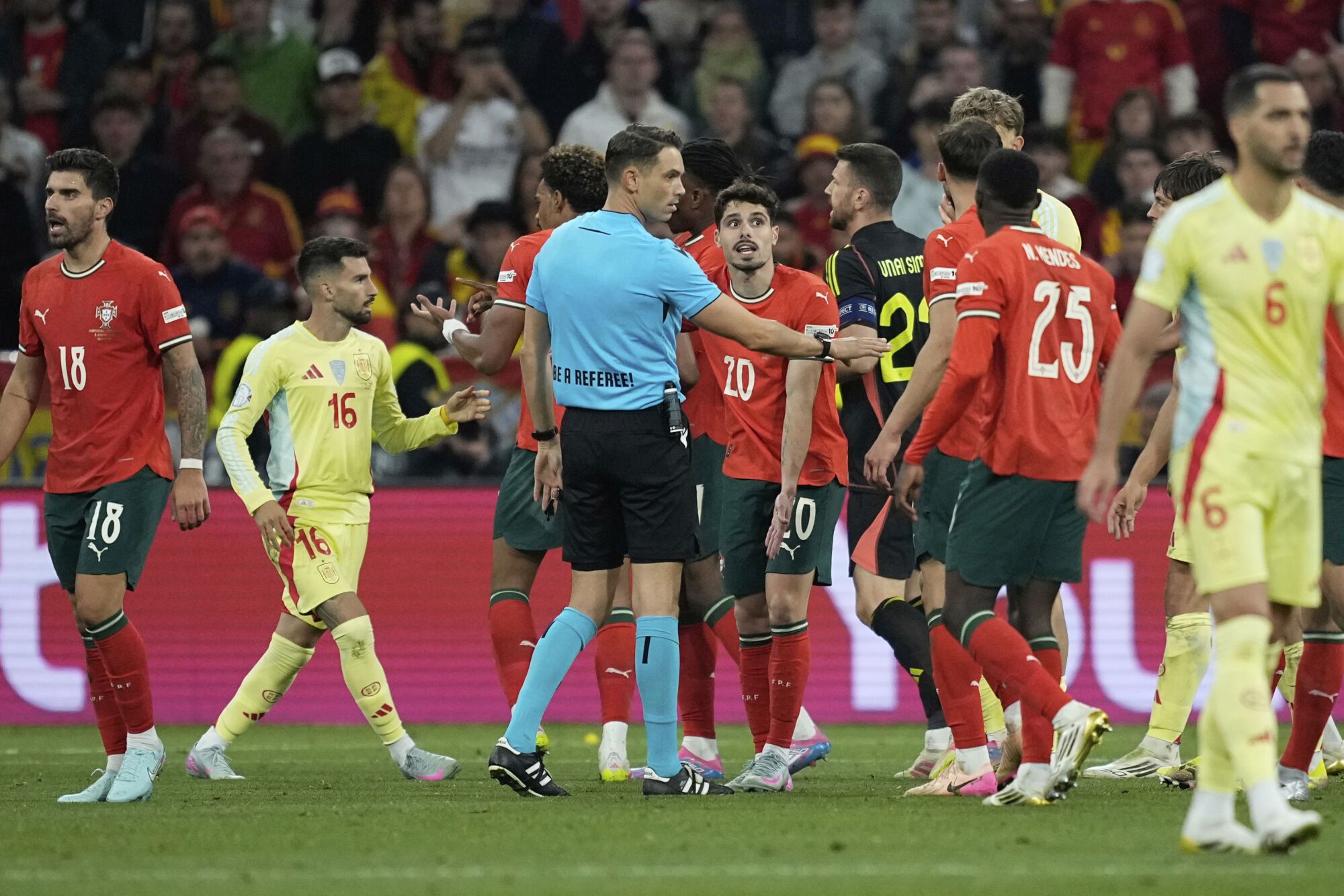 Portugal's Pedro Neto (20) protest to referee Sandro Scharer during the Nations League final soccer match between Portugal and Spain at the Allianz Arena in Munich, Germany, Sunday, June 8, 2025. (AP Photo/Martin Meissner). EDITORIAL USE ONLY/ONLY ITALY AND SPAIN
