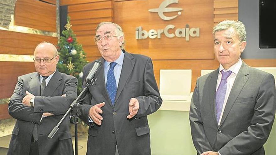 Amado Franco deja la presidencia de Ibercaja, que asume José Luis Aguirre