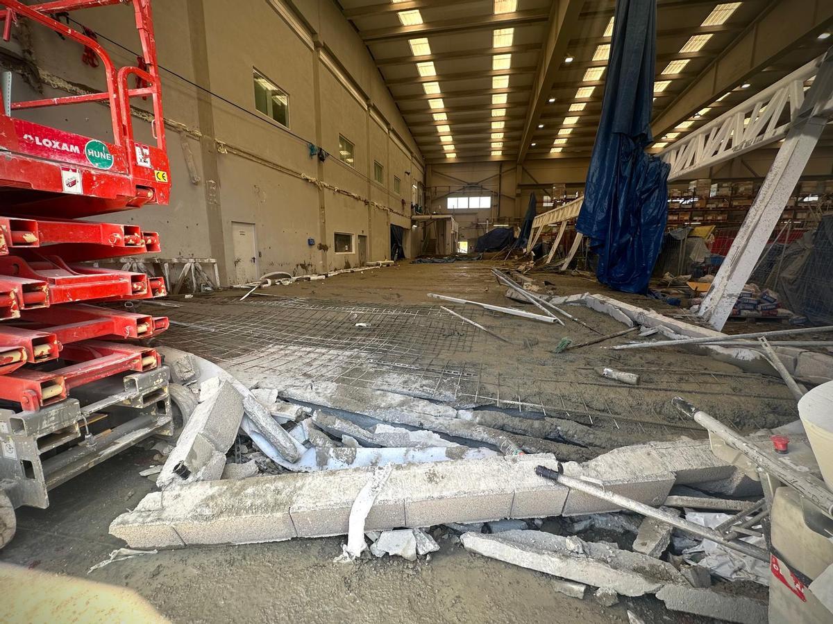 El interior de la nave industrial donde se ha producido el accidente.