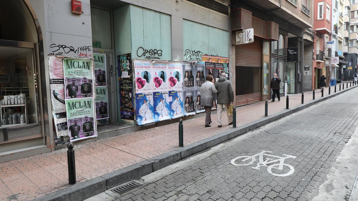 Locales comerciales vacíos en bajos en el centro de Zaragoza.