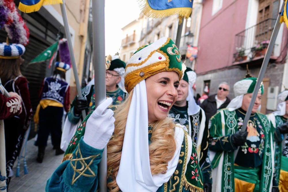 La Entrada y la Retreta abren los Moros y Cristianos de Sax