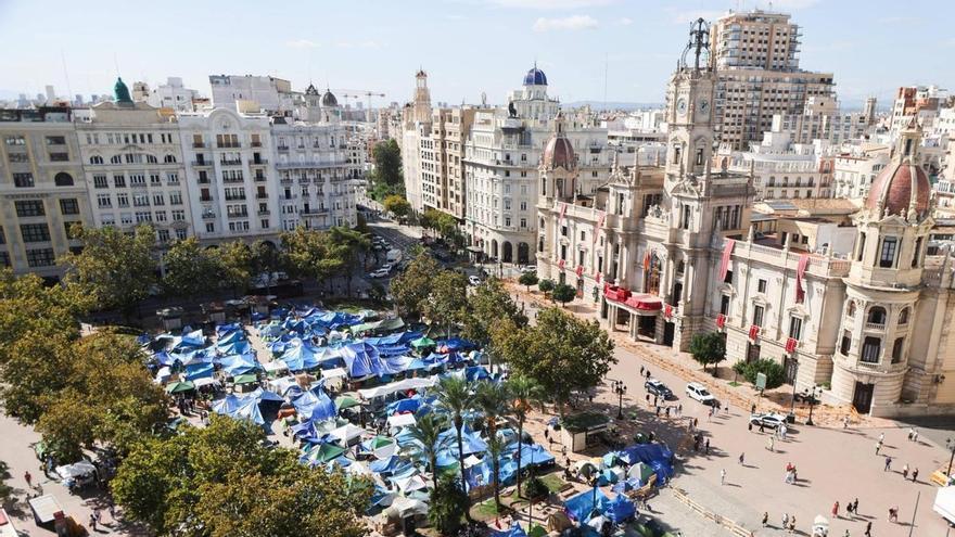 La acampada por la vivienda continúa creciendo a dos días para el 9 d'Octubre