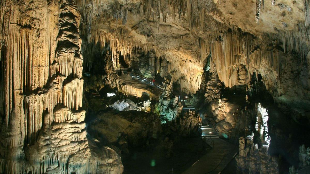 La Cueva de Nerja es una de las grutas de Europa con mayor flujo de visitantes.