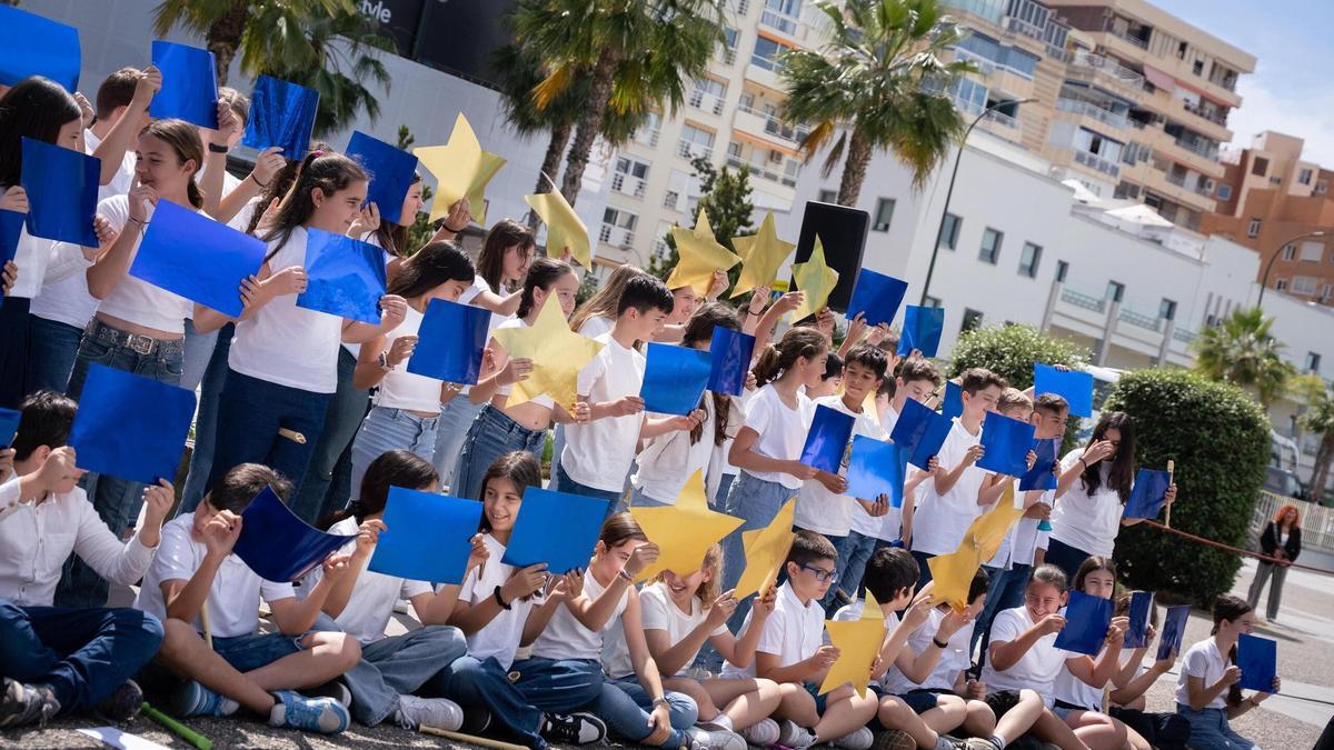 Alumnos del Colegio Tartessos de Málaga en la celebración del Día de Europa.