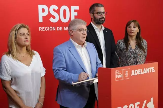 La oposición pinta una Región de Murcia antagónica a la de San Esteban