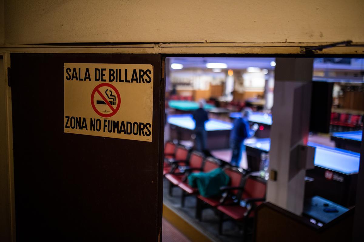 Prohibido fumar, quién se lo iba a decir a los fundadores del Club Billar Barcelona.