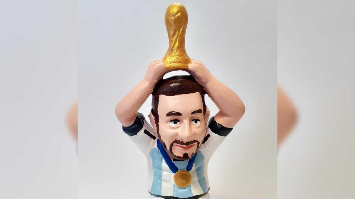 Caganer.com crea una figureta de Messi aixecant la copa del Mundial.