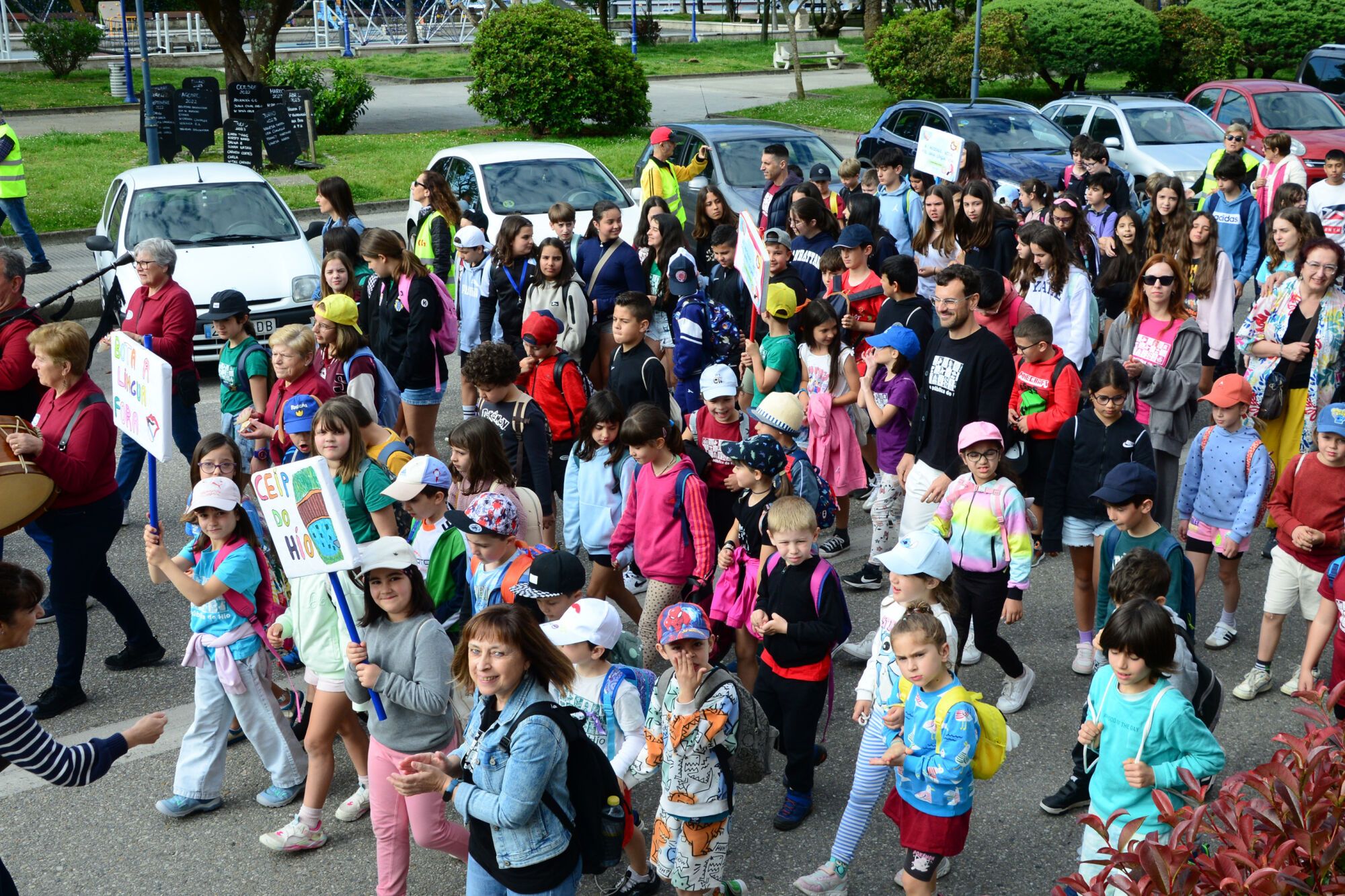 1.200 alumnos e alumnas de 17 centros escolares de Cangas, Moaña e Bueu celebraron a 25ª edición do Correlingua