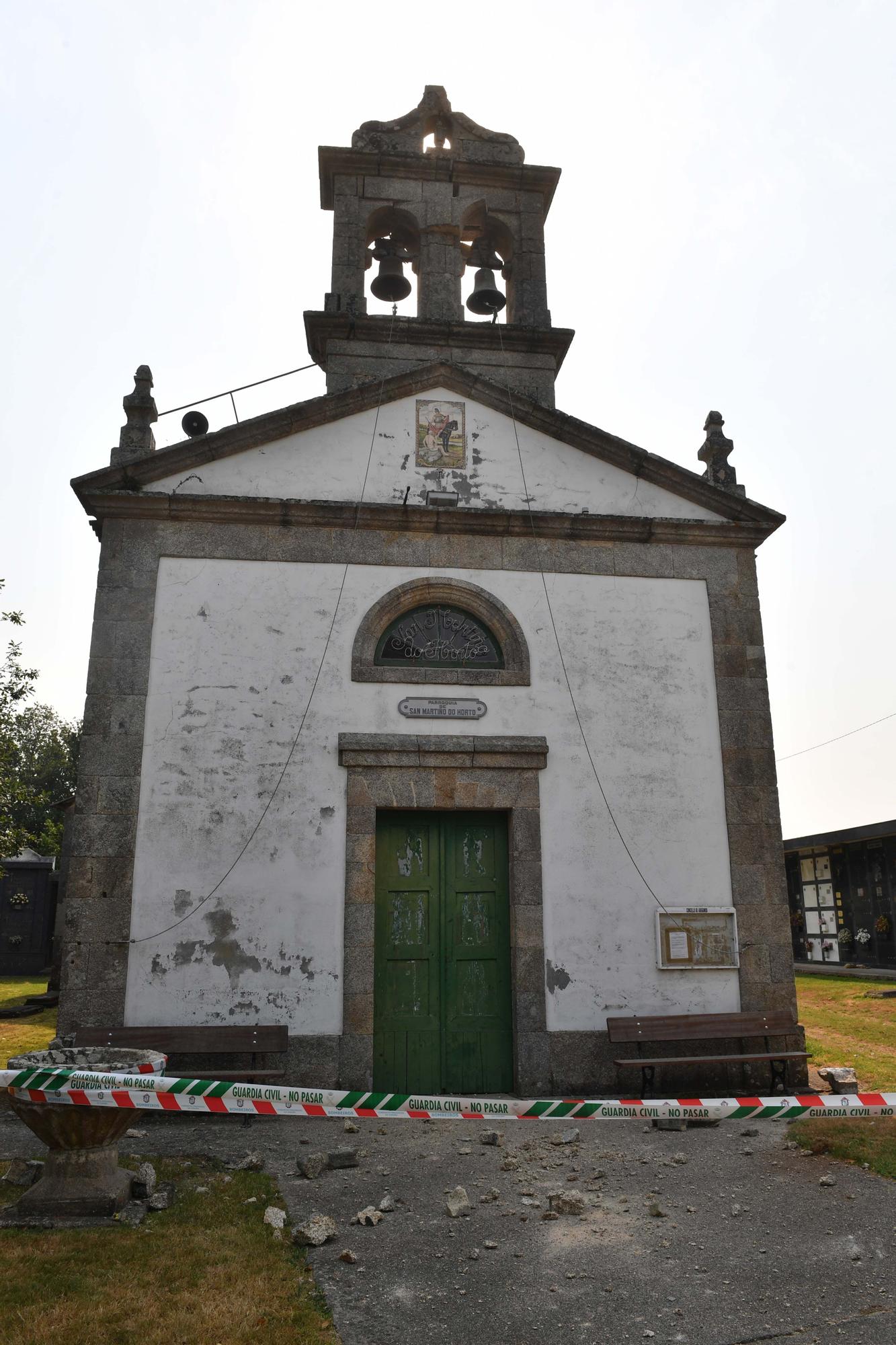 Un rayo rompe el campanario de la iglesia de Orto y causa importantes destrozos