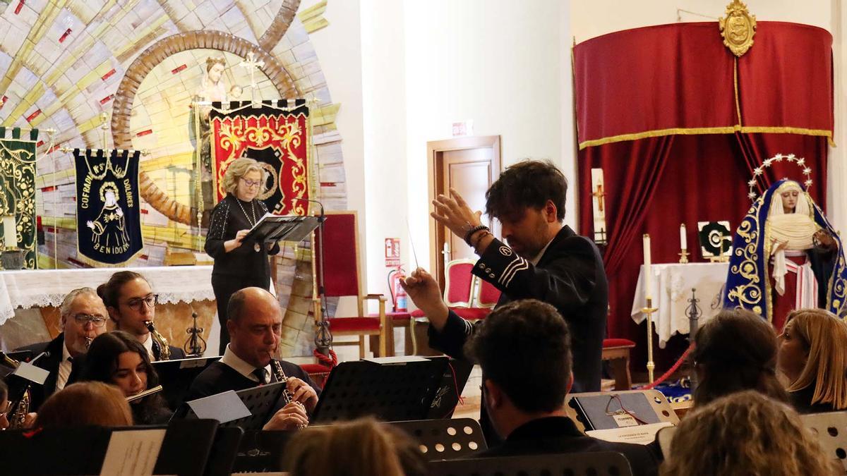 La cofrade María José Sánchez pronunciando el pregón en la Iglesia del Buen Pastor.