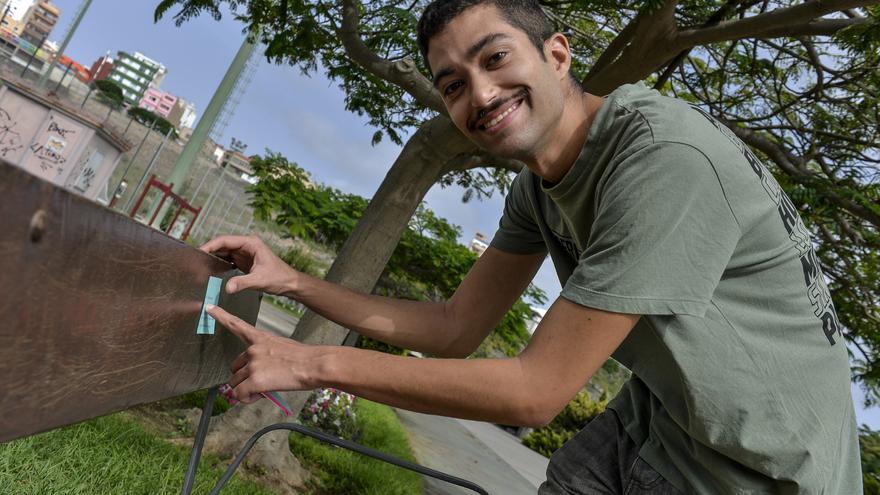 Un camino de notas positivas alegra el paseo de los viandantes de Las Palmas de Gran Canaria