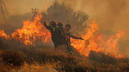 Miles de evacuados por el fuego en Creta