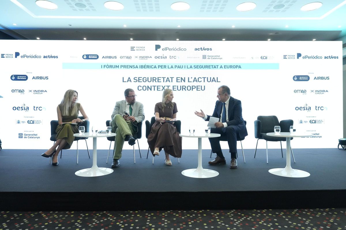 Silvia Gamo, directora general de la Fundación Círculo de Tecnologías para la Defensa y la Seguridad; Raül Blanco, director general de estrategia de SAPA; Vanessa Jaklitsch, directora de Comunicación, Márketing y Relaciones Institucionales de EOI, y Albert Sáez, director de EL PERIÓDICO