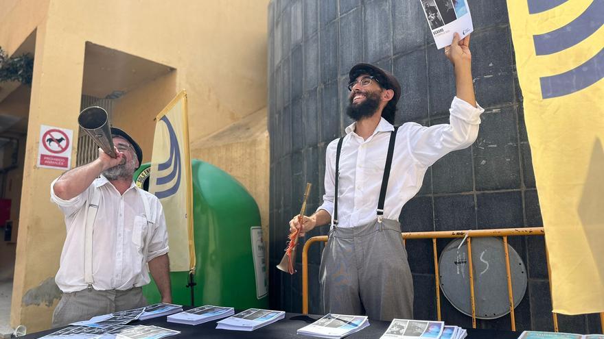 Los trovadores vuelven a El Campello para pregonar el programa cultural de verano y los conciertos del Ágora